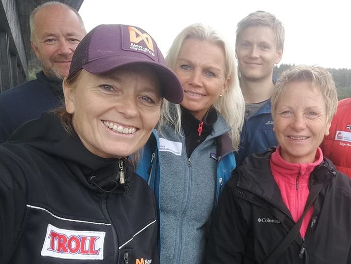 Møte vedr. NM-veka som arrangeres i Lillehammer (Birkebeineren) i uke 13/2020.
Her blir hundekjøring også representert, slede sprint og nordisk stil 😄
På bildet er vi med Lars Nes og Erland Hosom fra Olympiaparken. Ellers møtte mange fra NRK, Lillehammer Skiklubb m.fl.
